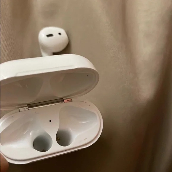 AirPods (2nd generation)